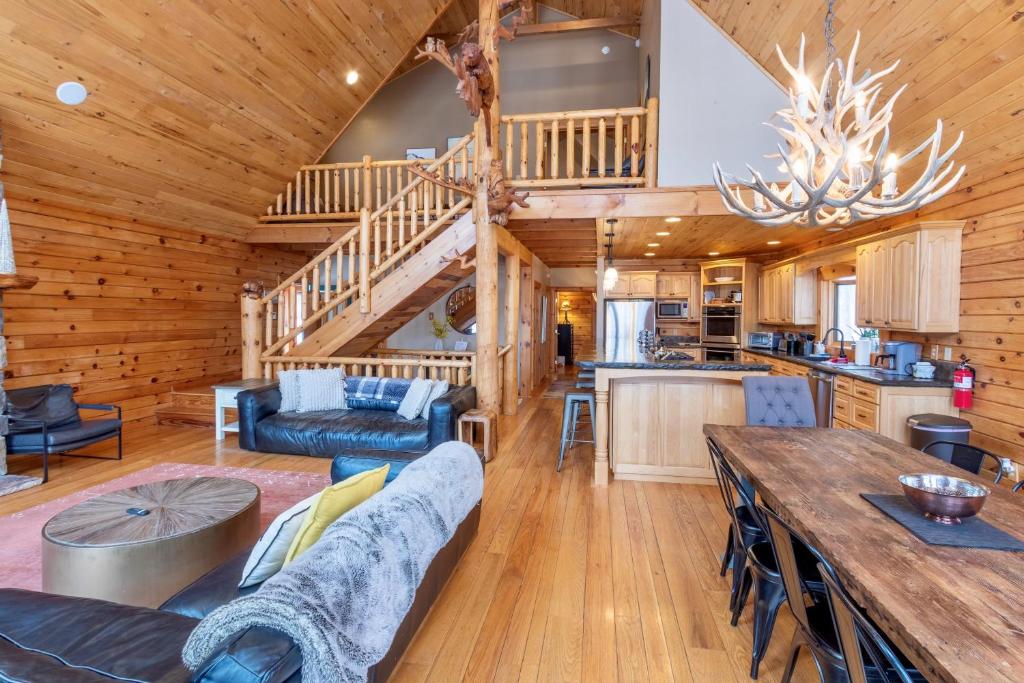 Bella Vista! Amazing Lake Views, Hot Tub, Peleton! photo 4