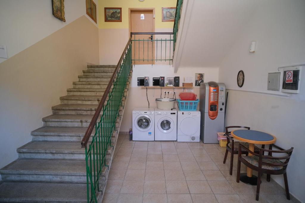 SOSTANJ VELENJE RAVNE SOBE ROOMS Vrtacnik d o o photo 2