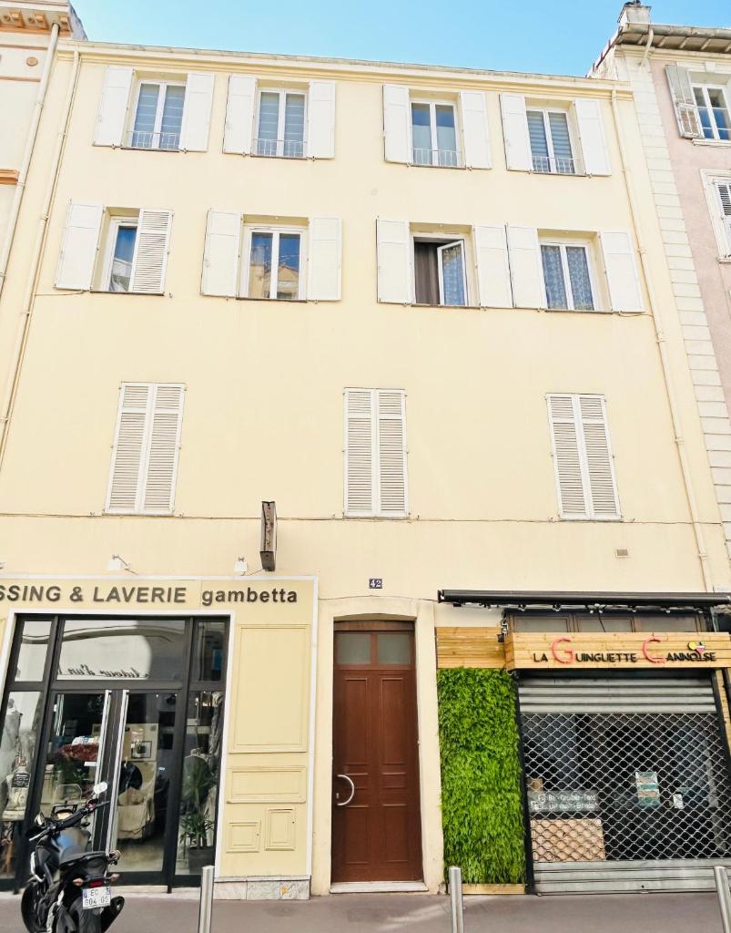 2 Bedroom flat Cannes Center La Croisette Banane