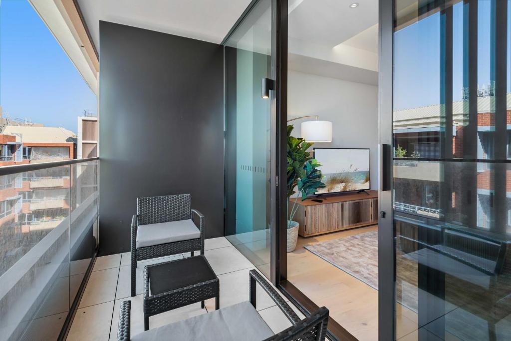 Chic St Kilda Retreat, Close to Beach & Eats photo 3
