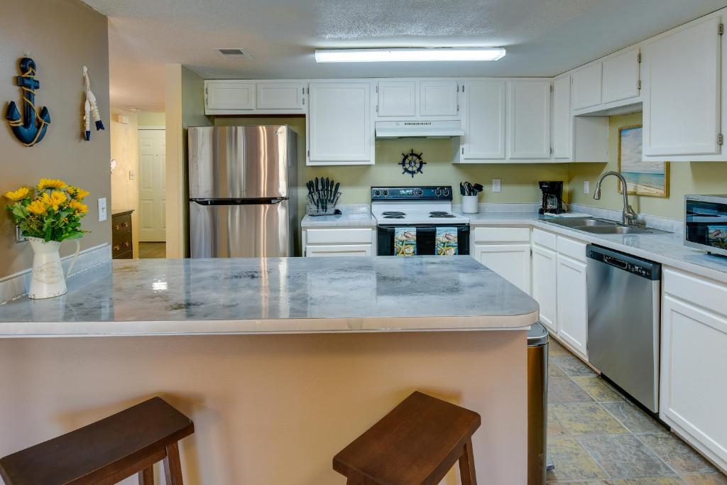 Breezy Fort Walton Townhome about 5 Mi to Beach! photo 1