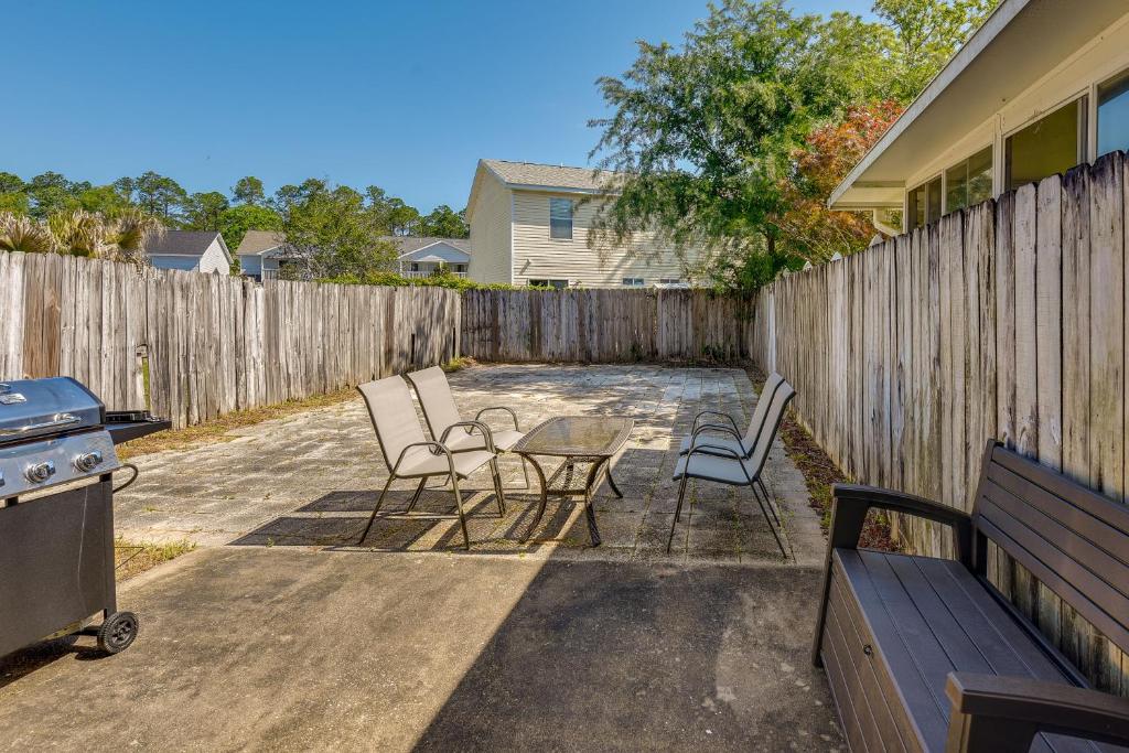 Breezy Fort Walton Townhome about 5 Mi to Beach! photo 2