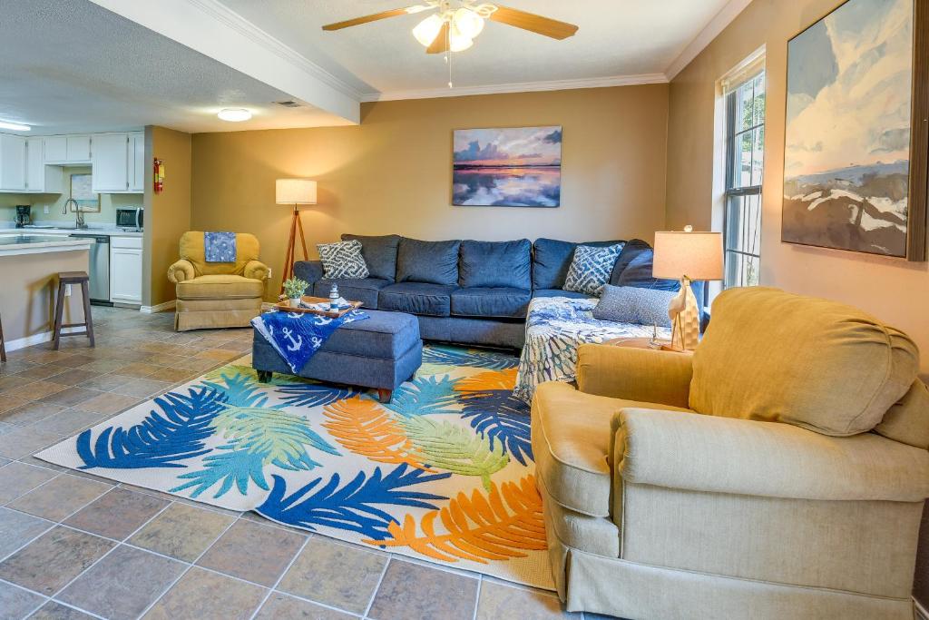 Breezy Fort Walton Townhome about 5 Mi to Beach! photo 3