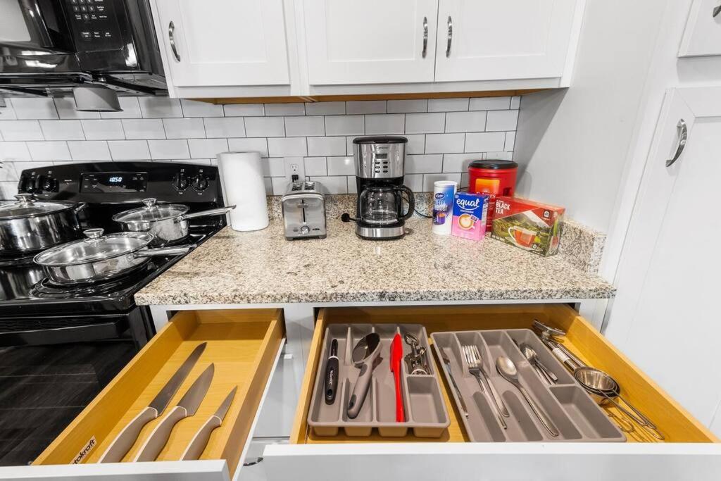Luxury 3 Bedroom/2 Bathroom Condo in Melbourne FL with Pool, Gym and Laundry photo 1