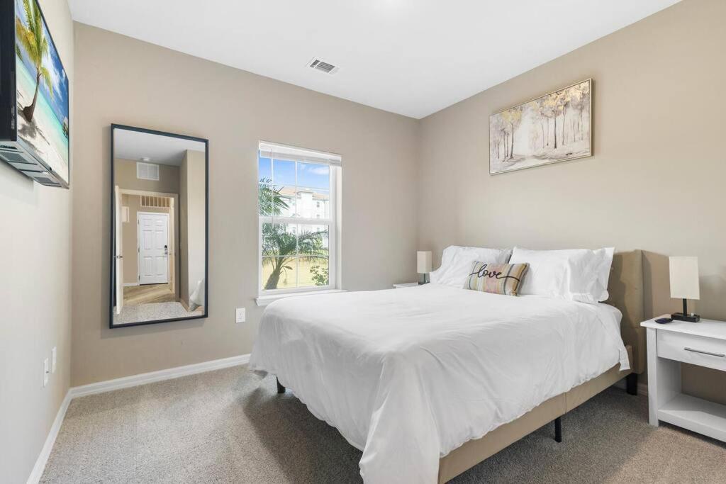 Luxury 3 Bedroom/2 Bathroom Condo in Melbourne FL with Pool, Gym and Laundry photo 3