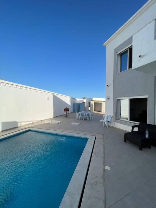 Villa piscine Djerba Tezdaine
