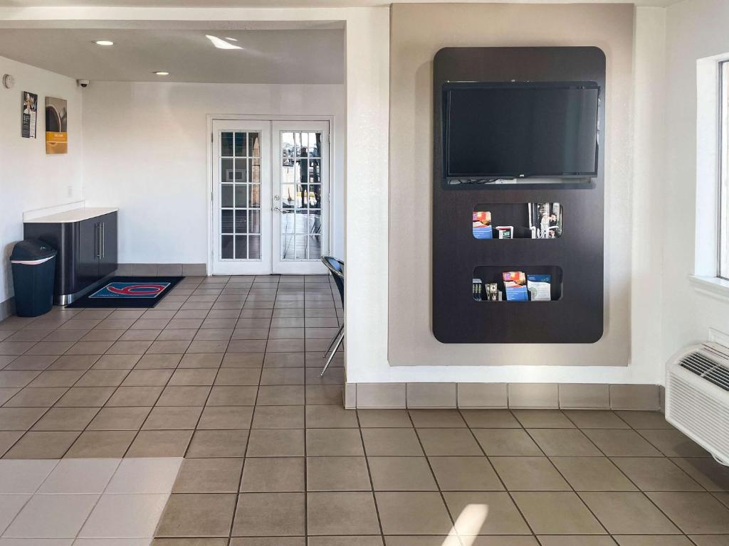 Motel 6-Wichita Falls, TX - North photo 1