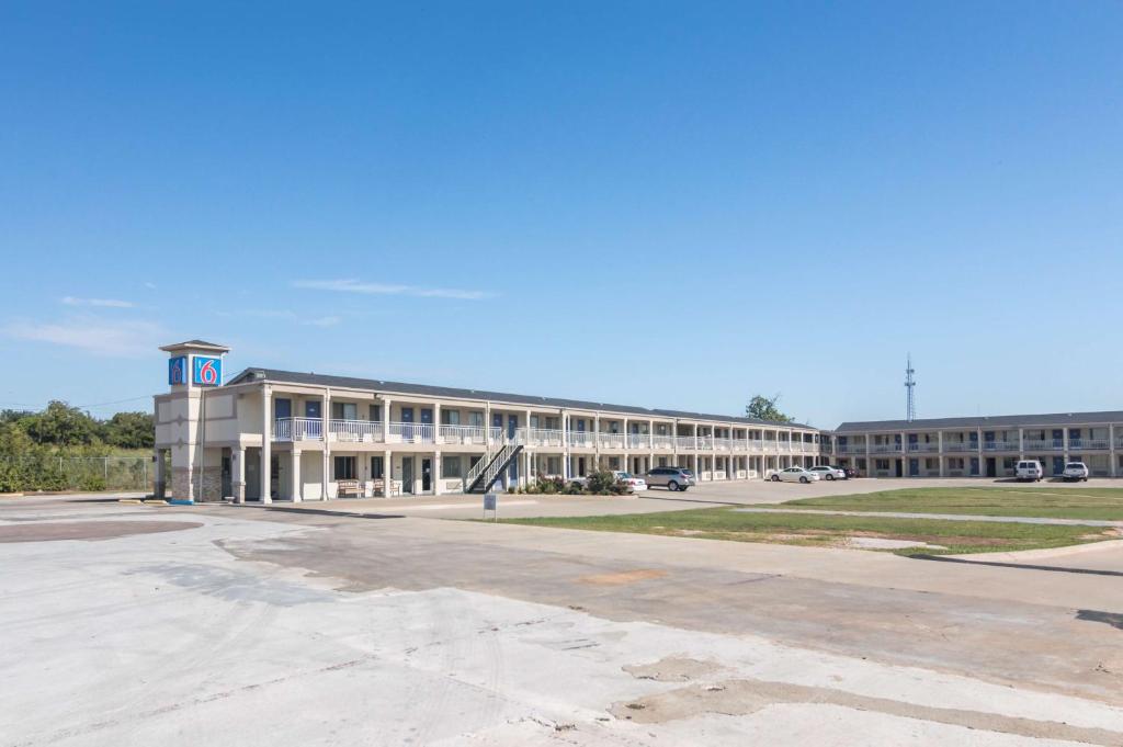 Motel 6-Wichita Falls, TX - North photo 3