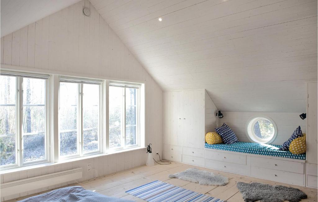 Awesome Home In Grisslehamn With Sauna And 4 Bedrooms photo 2