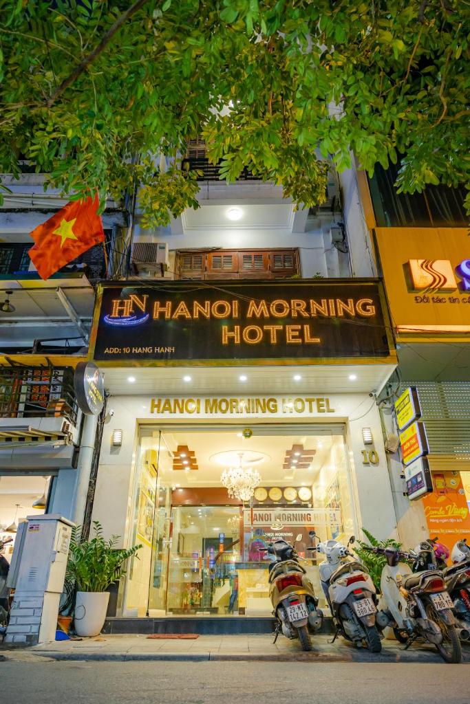 Hanoi Morning Hotel, Van Giang