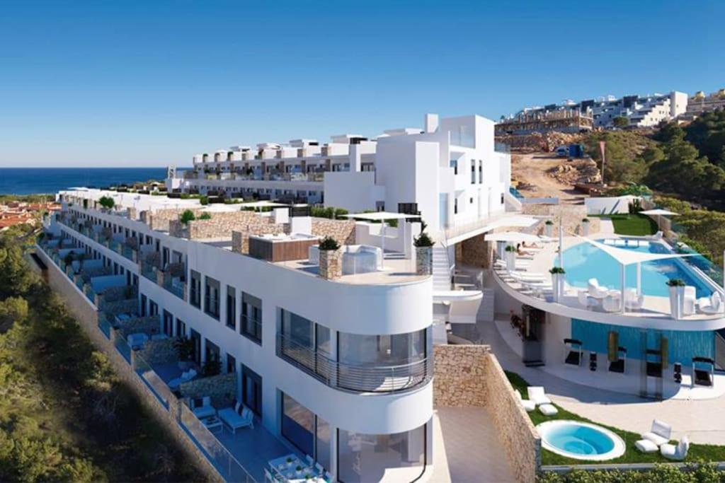 R100 - APARTMENT WITH WIFI AND SEA VIEW - SUKHA photo 1