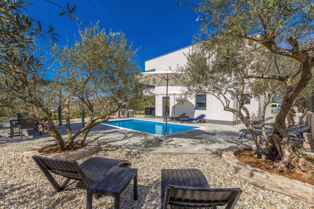 Villa LIO with private pool photo 1