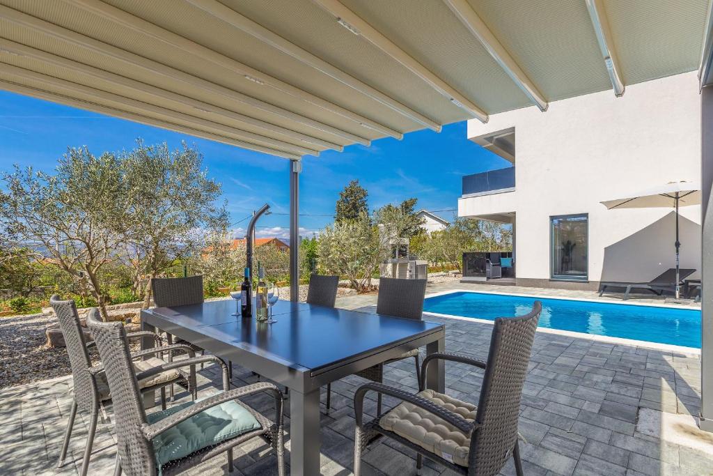 Villa LIO with private pool photo 4