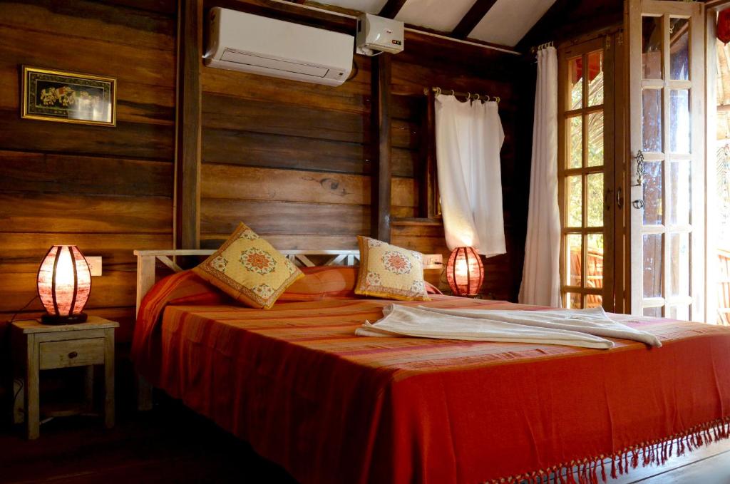 Номер (Тропический деревянный коттедж), Little India Beach Cottages