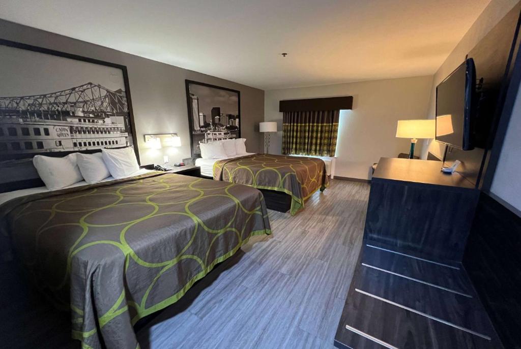 Super 8 by Wyndham Lake Charles/Sulphur photo 2