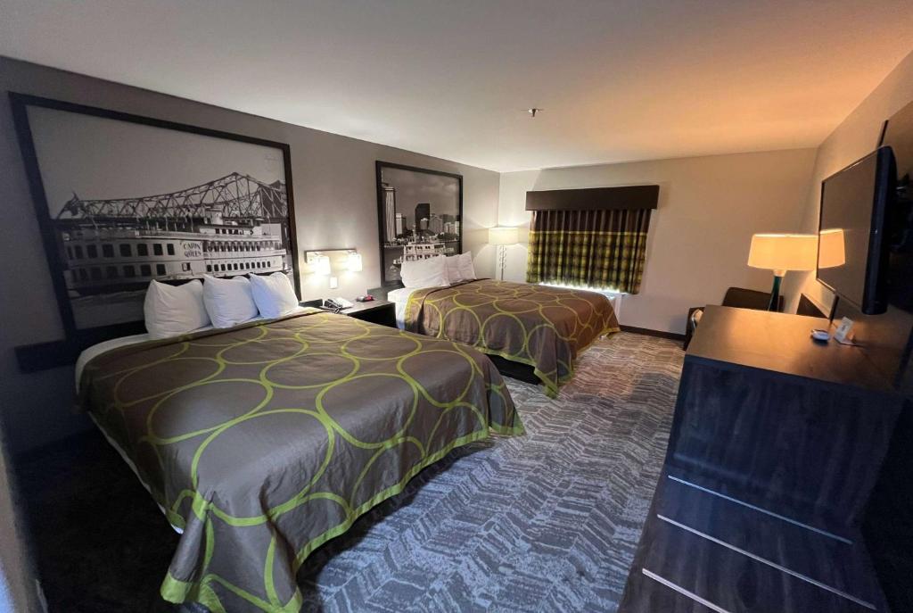 Super 8 by Wyndham Lake Charles/Sulphur photo 1