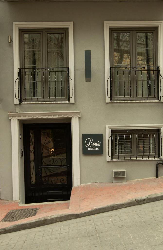 Louis Rooms photo 2