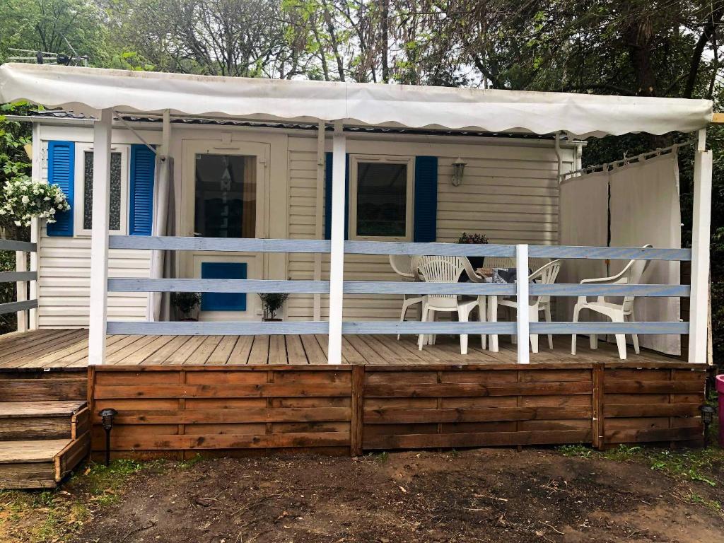 Bungalow de 2 chambres avec piscine partagee terrasse amenagee et wifi a Saint Jean de Valeriscle