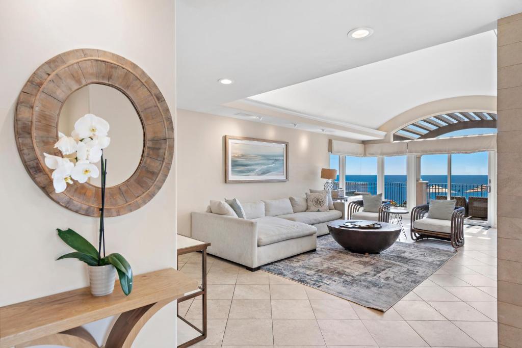 Laguna Villa image