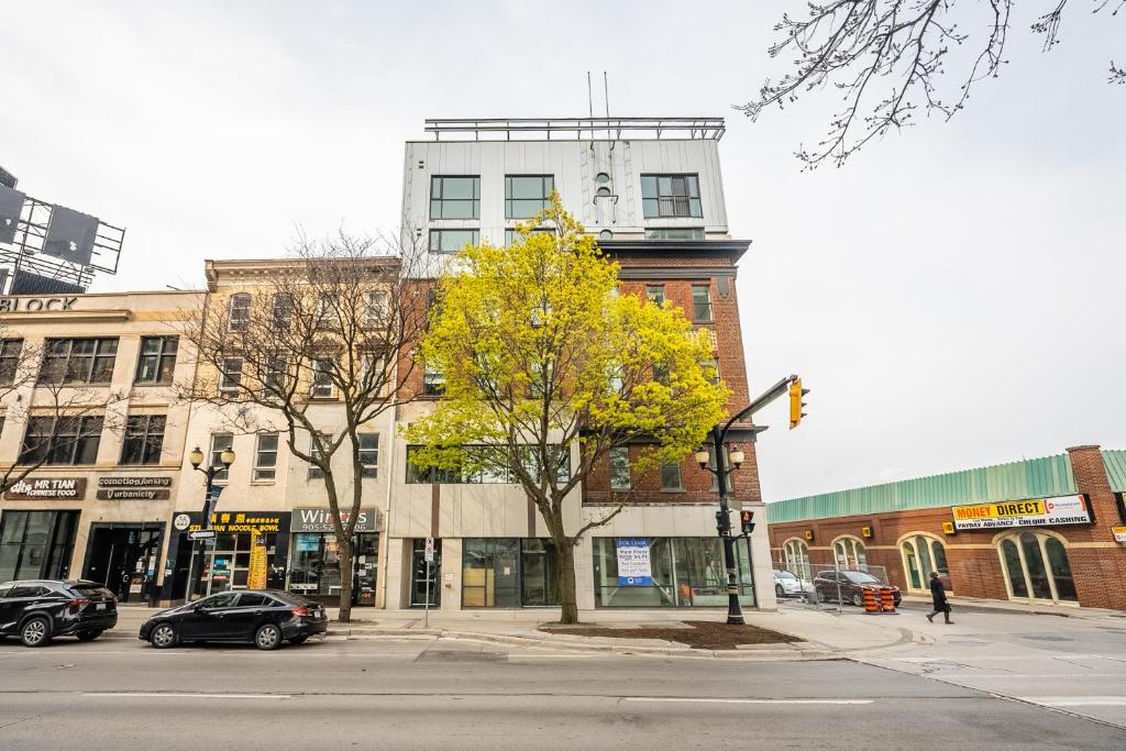 GLOBALSTAY New Downtown Hamilton Apartments Free parking photo 1