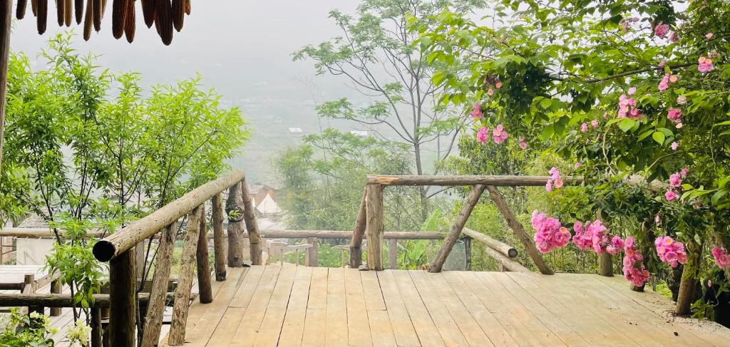 H’nee House Ta Van