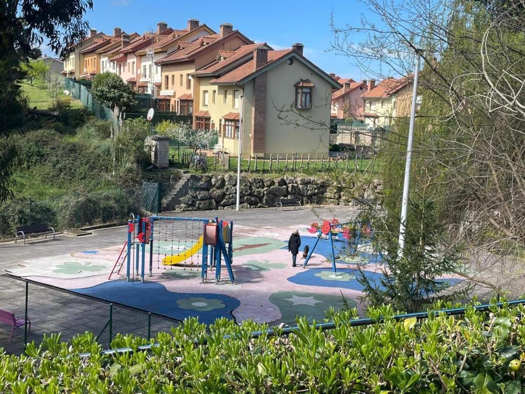 Piscina comunitaria y parking en Mogro photo 4