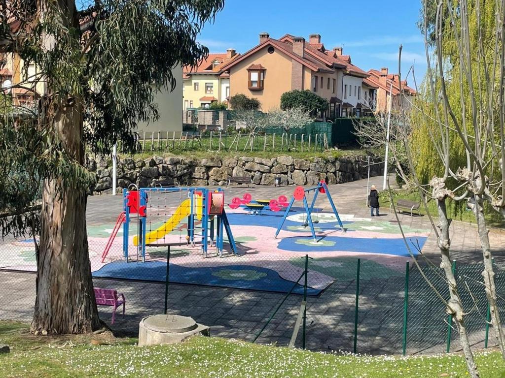 Piscina comunitaria y parking en Mogro photo 2