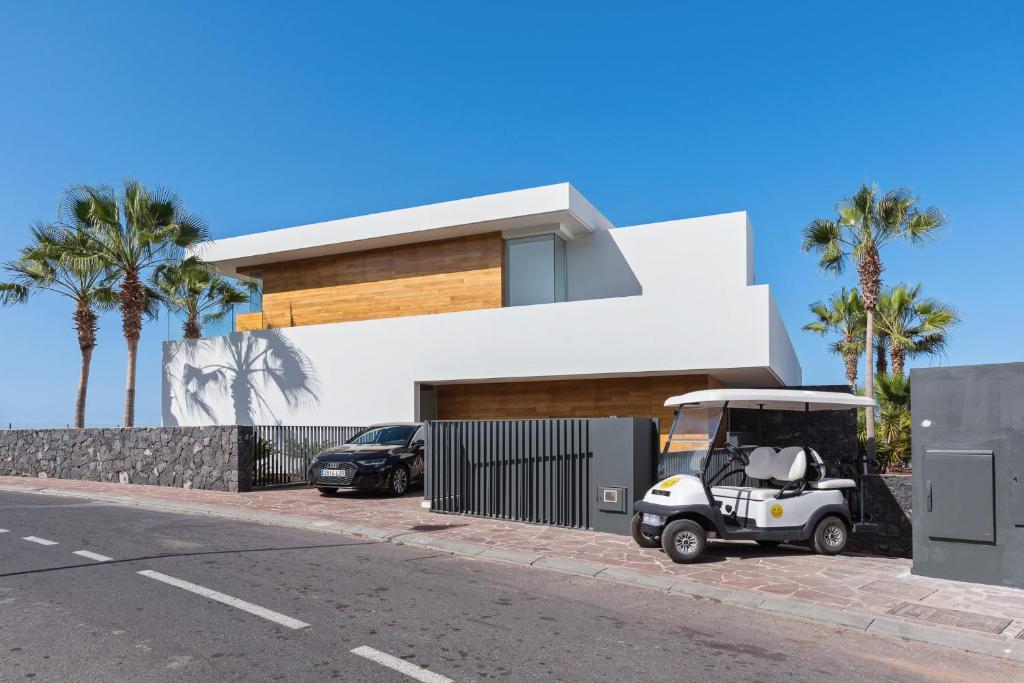 KARAT Villa Zambrano - INCLUDES GOLF CART and DAILY MAID SERVICE photo 4