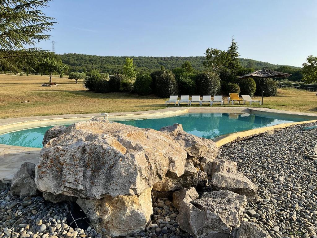Villa de 5 chambres avec piscine privee jardin amenage et wifi a Saint Maime photo 1
