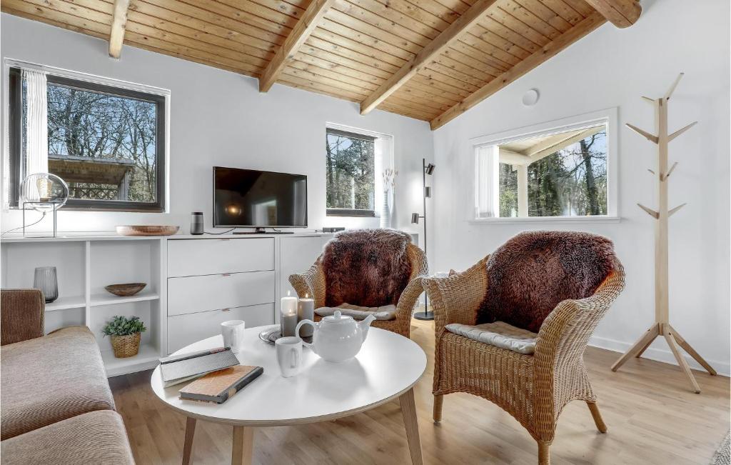 Awesome Home In Aakirkeby With 2 Bedrooms And Wifi photo 4