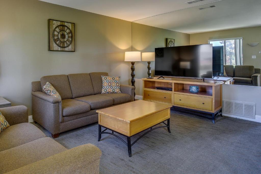 Indio Condo about 2 Mi to Coachella and Stagecoach! photo 3