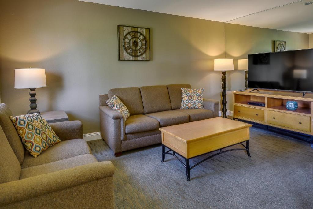 Indio Condo about 2 Mi to Coachella and Stagecoach! photo 4