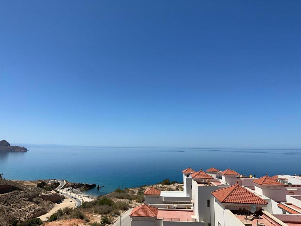 bel appartement équipé et spacieux avec vue magnifique sur mer photo 3