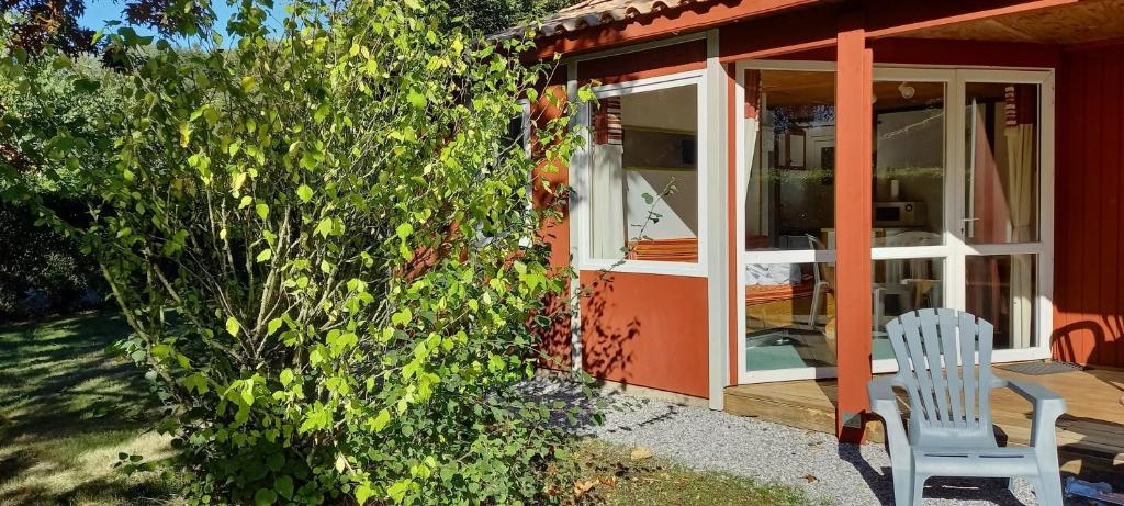 Chalet simple au Camping L'Etruyere au lac photo 1