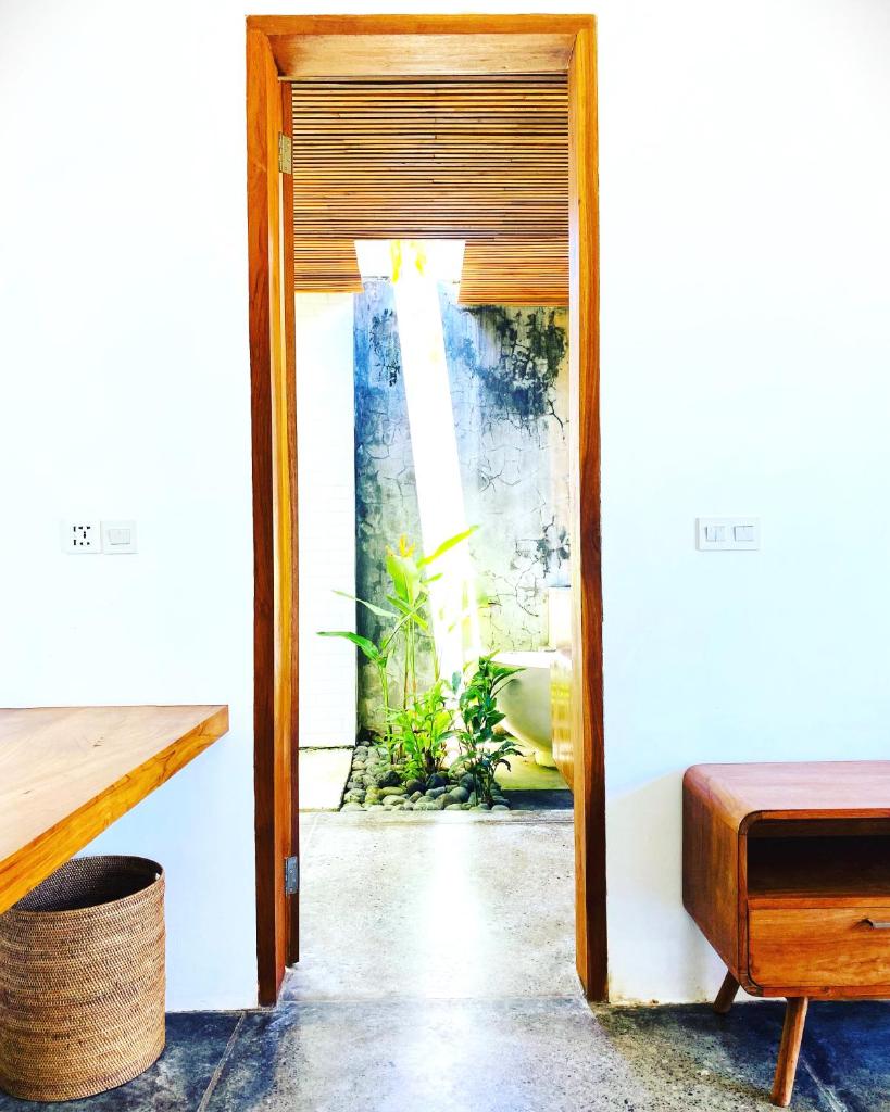 SUNDAY Villa with private pool, near centre and beach, Lombok
