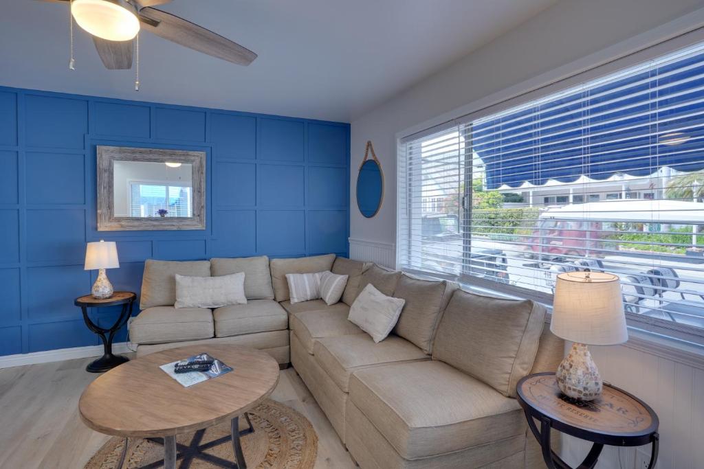 Catalina Island Duplex - Steps to Beach and Pier! photo 3