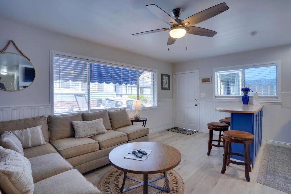 Catalina Island Duplex - Steps to Beach and Pier! photo 4