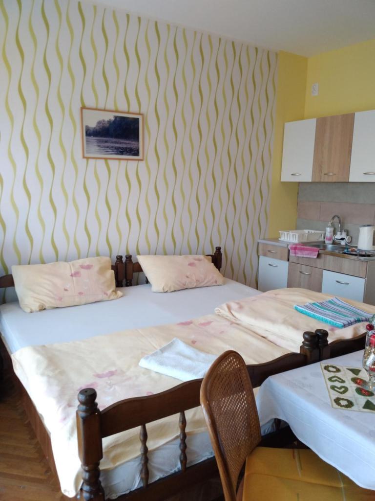 HOSTEL BATA II Trokrevetne sobe photo 3