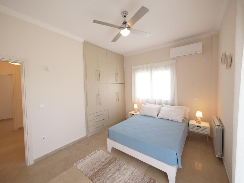 Cozy corner Schinias beach house photo 3