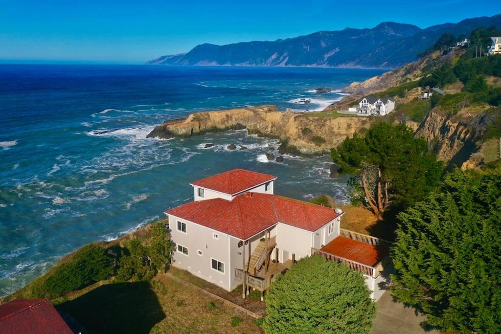 Magnificent Oceanview Hot Tub! Oceanfront! Shelter Cove, CA photo 1