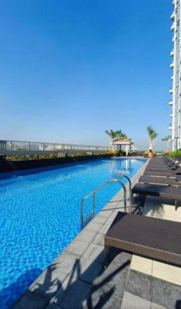 Coast Residences Penthouse with skyline and manila bay view photo 4