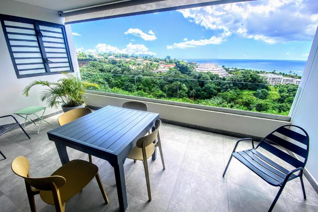 Near Papeete Modern one bedroom apartment very nice sea view photo 1