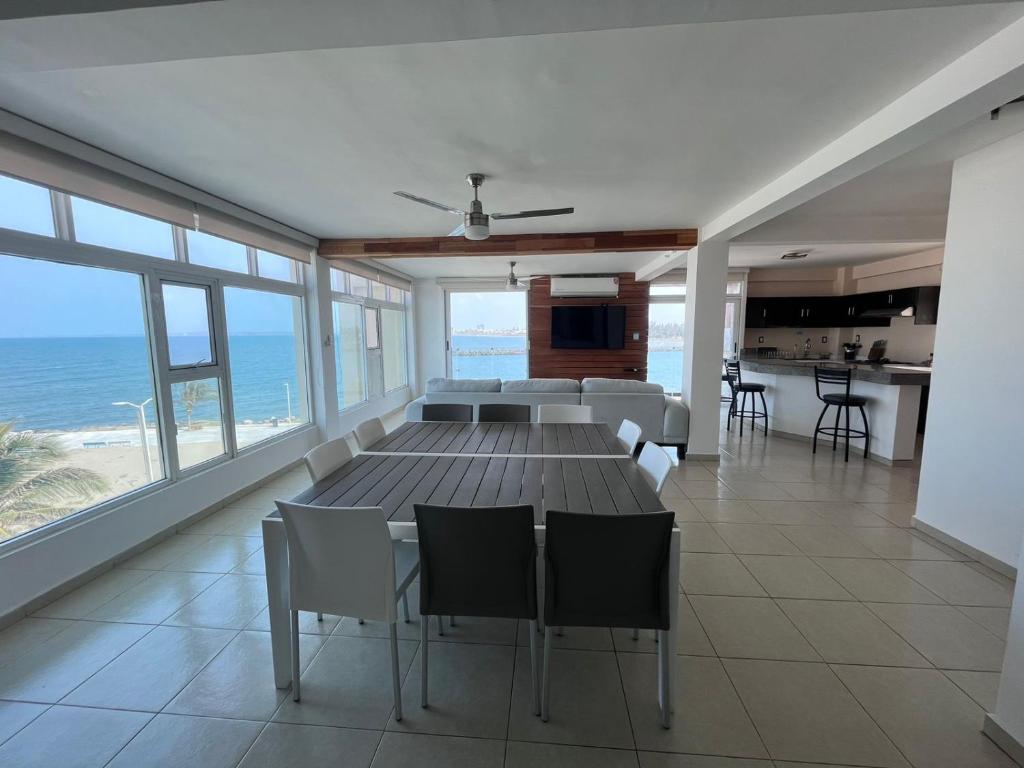 FRENTE PLAYA vista al mar, PISCINA DE USO EXCLUSIVO photo 3
