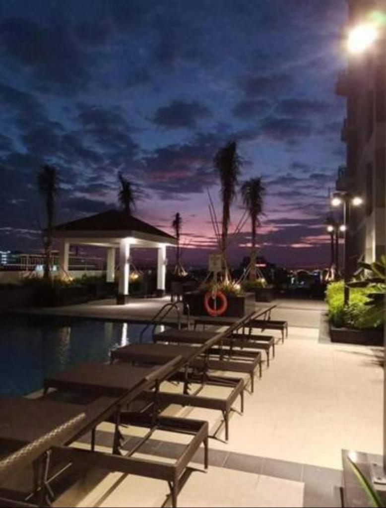 Coast Residences Penthouse with skyline and manila bay view photo 3