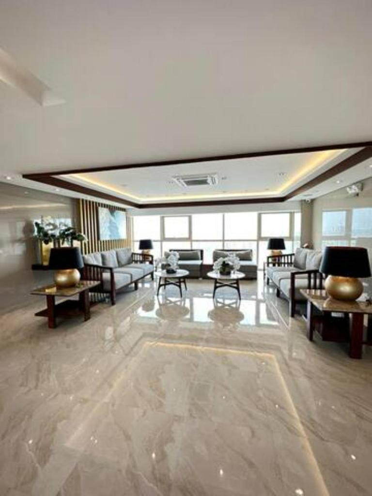 Coast Residences Penthouse with skyline and manila bay view photo 1