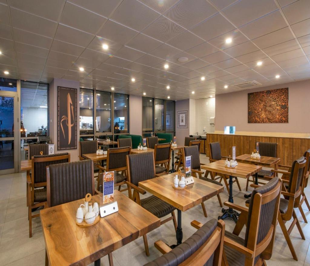 Maa Hotel & Suites photo 2
