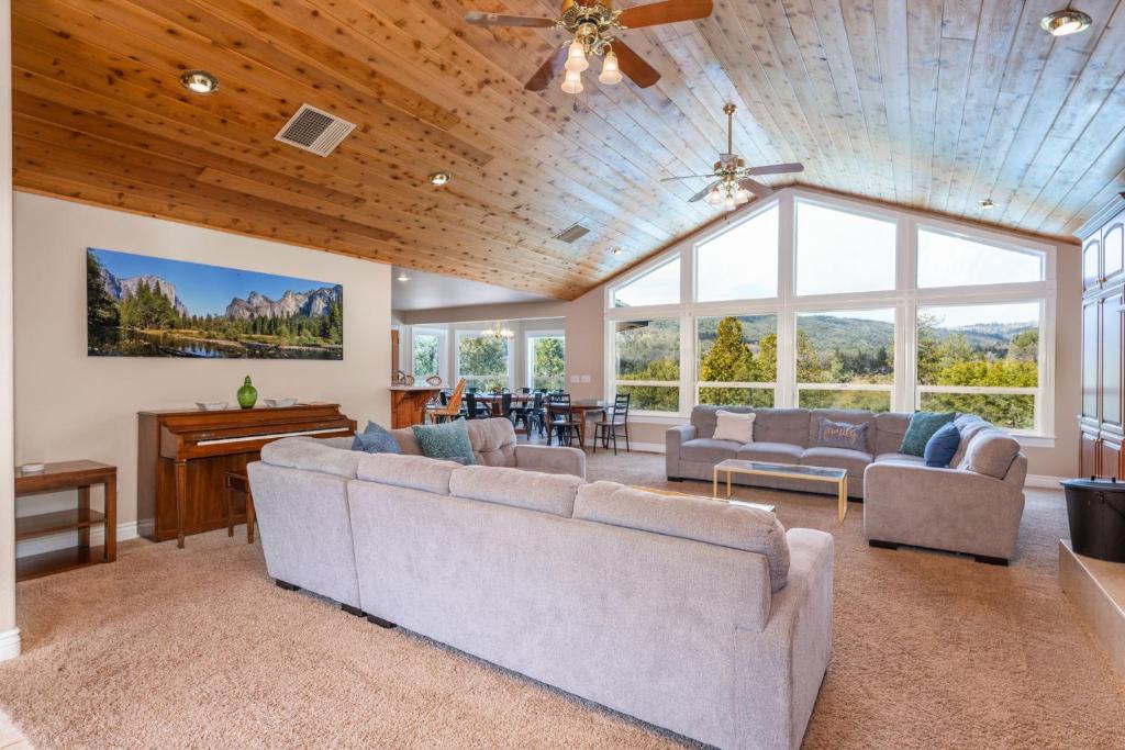 Yosemite Adventure House W Pool -Hot Tub -Game Room photo 2