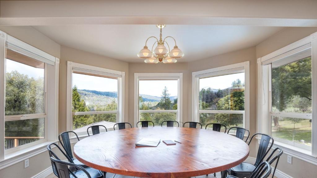 Yosemite Adventure House W Pool -Hot Tub -Game Room photo 4