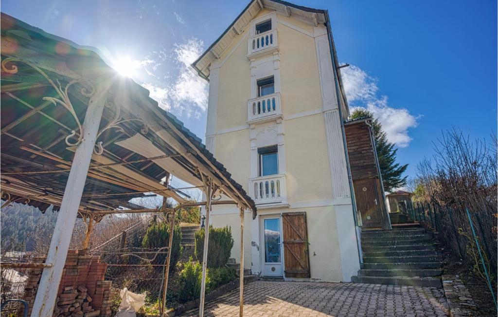 Nice Home In La Bourboule With Wifi And 5 Bedrooms