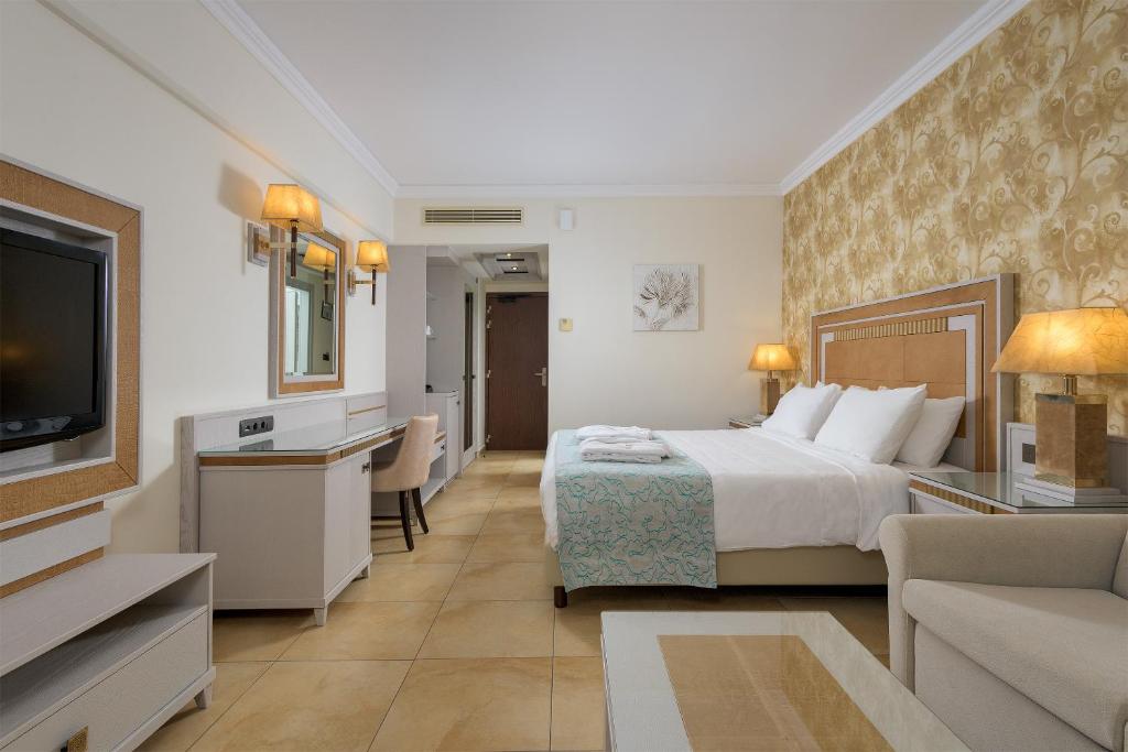 La Marquise Luxury Resort Complex photo 2